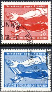 Germany DDR 1958 Sc 404-5 Atomic Bomb Destruction Stamp U