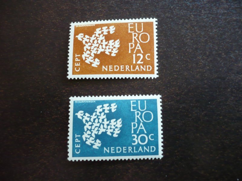 Stamps - Netherlands - Scott# 387-388 - Mint Hinged Set of 2 Stamps