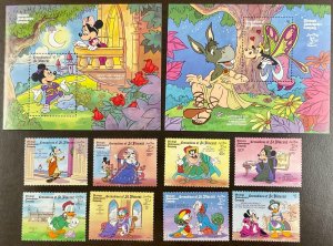 St Vincent Grenadines 2 Disney Mickey’s Shakespeare s/s plus 8 singles 1990