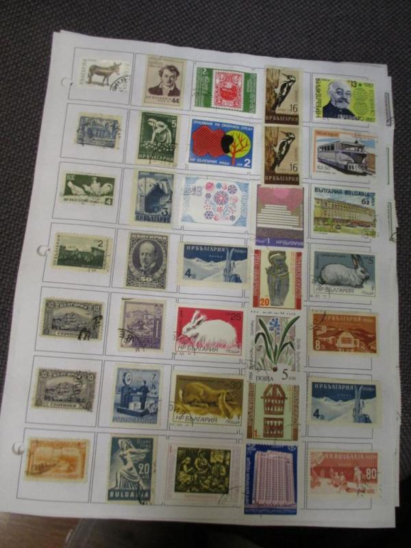 Thousands Of Bulgaria Stamps Hinged On Pages - Unchecked - Read Desc  (BJ11)