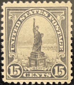 Scott #566 1922 15¢ Statue of Liberty flat plate perf. 11 MNH OG mild crease