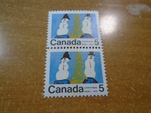 Canada # 523p  Vertical  identical pair   MNH