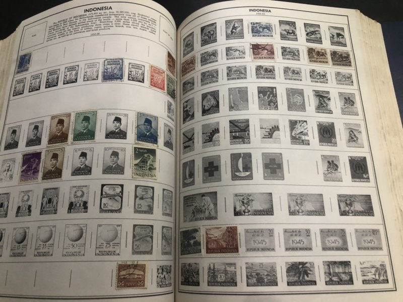 STATESMAN DELUXE STAMP ALBUM Lots Of Nice Stamps Might Find Some Gems