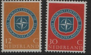 NETHERLANDS 377-378 MNH NATO SET