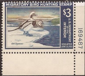 US Stamp - 1967 $3 Duck Hunting Old Squaw Ducks - Stamp w/Plate# MNH #RW34