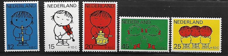 NETHERLANDS B452-B456 MNH CHILDREN PLAYING INSTRUMENTS 1969