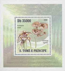 Mushrooms Scuticaria Steelii Mini Sov. Sheet MNH