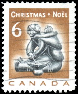 Canada 489 - Used - 6c Christmas / Carving of Eskimo Mother & Infant (1968)
