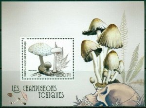 2017 MS #1 poisonous mushrooms fungi 400168