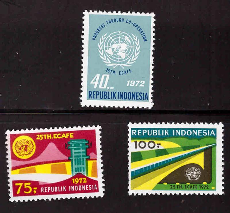 Indonesia  Scott 813-815 MH* stamp set