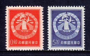 CHINA (TAIWAN) — SCOTT 1100-1101 — 1954 2ND OVERSEAS CHINESE DAY — MH — SCV $32