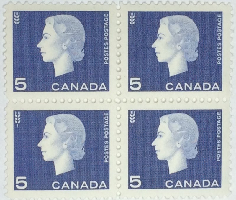 CANADA 1962 #405 Queen Elizabeth II Cameo Issue - Block of 4 MNH