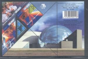 Finland Sc 1140 2000 Sciences Hologram stamp sheet mint NH