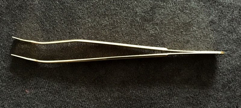 TWEEZERS Small Gold Plated Crank Spade (PE1)