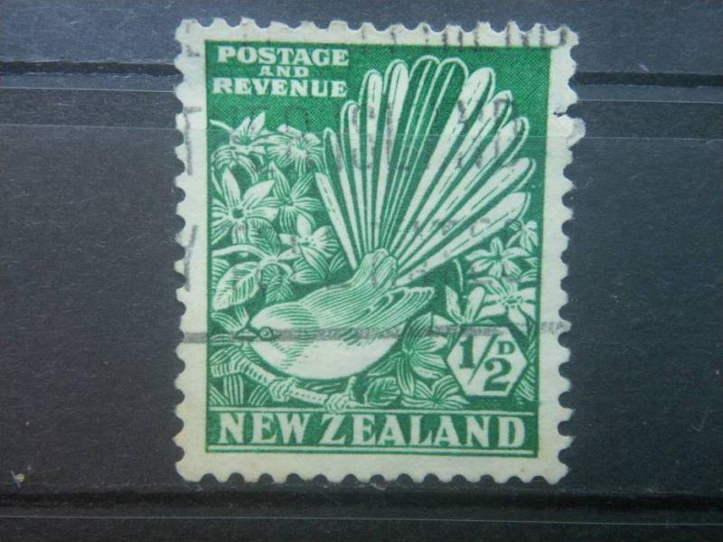 NEW ZEALAND, 1935-6, used 1/2p, Pied Fantail Scott 185/203