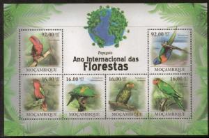MOZAMBIQUE 2011 PARROTS SHEETLET MNH