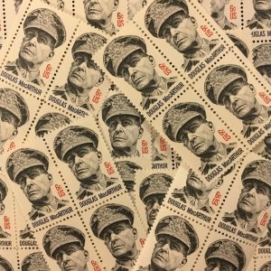 1424   General Douglas MacArthur.  100 MNH 6 cent single stamps.  Issued in 1971