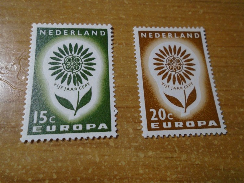 Netherlands  #  428-29  MNH