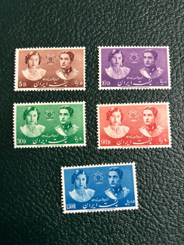 Iran 871-75 mint hinged catalog 44.00 a couple thins