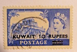 KUWAIT Sc# 119 Θ used postage stamp QEII 10 Rupees. fine + architecture