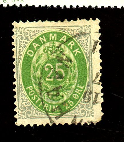 DENMARK 32 USED FVF TINY TEAR Cat $40