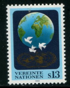 149 UN Vienna 13S Globe & Doves,  MNH