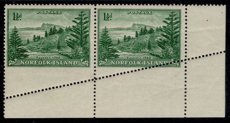 AUSTRALIA - Norfolk Island GVI SG3, 1½d emerald green MIS-PERF ERROR, NH MINT.