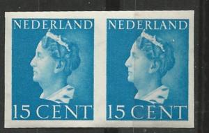 Netherlands # 220  Queen Wilhelmina  15c - Imperf. pair (1) Mint NH