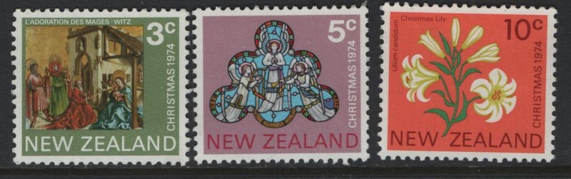 NEW ZEALAND  560-562  MINT HINGED