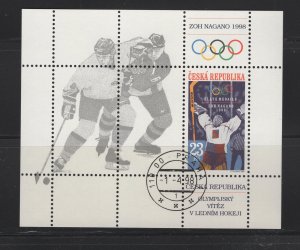 Czech Republic #3039a (1998 Ice Hockey Olympic Gold sheet) VF used CV 2.00