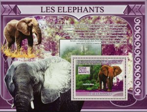 Elephants Stamp Loxodonta Africana Wild Animal S/S MNH #6485 / Bl.1673