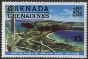 Grenada Grenadines 127 (mnh) $5 Canoe and Black Bays (1975)