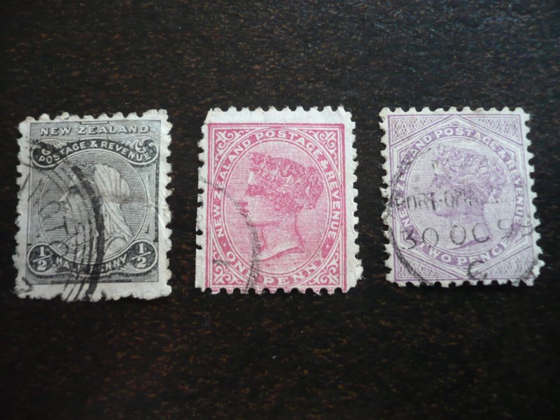 Stamps - New Zealand - Scott# 61-62,67a, - Used Partial Set of 3 Stamps