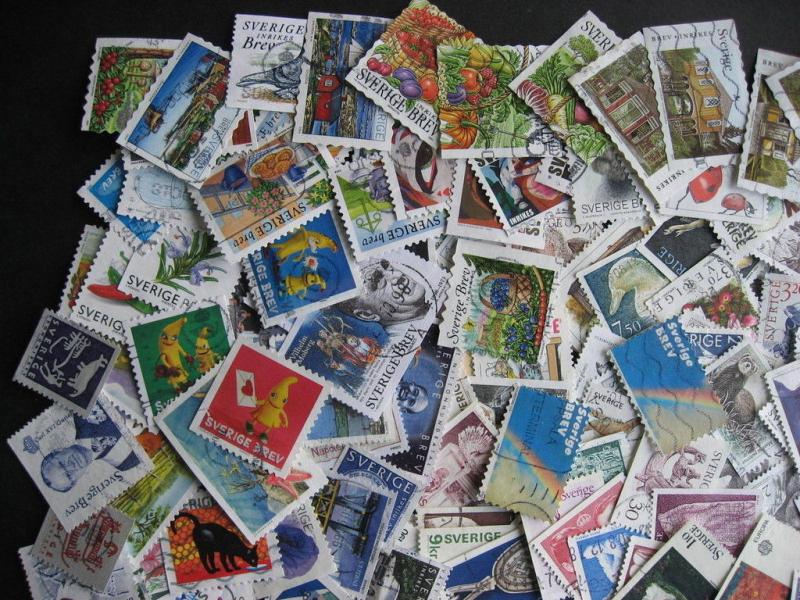 SWEDEN 300 different with some nice modern colorful & topcial, check em out!