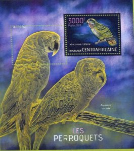 A7549 - CENTRAFRICAINE- ERROR MISPERF Stamp Sheet - 2013 - Birds: Parrots
