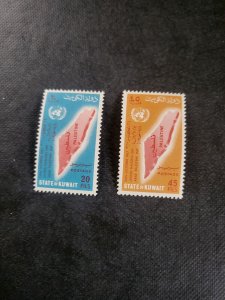Stamps Kuwait Scott 370-1 never hinged