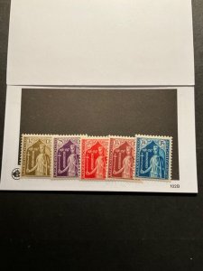Stamps Luxembourg Scott #B50-4 never hinged