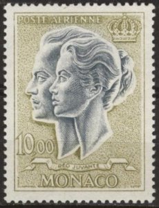 Monaco C72 (mnh) 10fr Rainier III & Princess Grace, lemon & sl (1967)