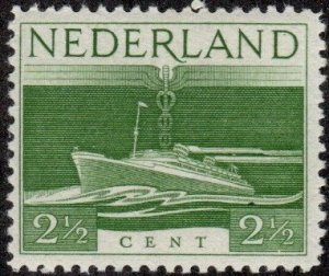 Netherlands 263 - Mint-H - 2.5c S.S. New Amsterdam (1944)