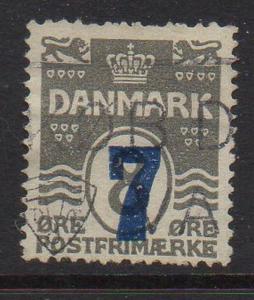 Denmark Sc 181 1926 7 ore ovpt on 8 ore wavy line stamp used