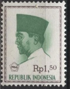 Indonesia 682 (mnh) 1.50r Pres. Sukarno, sepia & emerald (1966)
