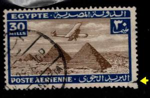 EGYPT Scott C17 Used airmail airplane over pyramids