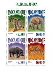 MOZAMBIQUE 2013 SHEET AFRICAN FAUNA WILDLIFE GIRAFFES ELEPHANTS WILD CATS