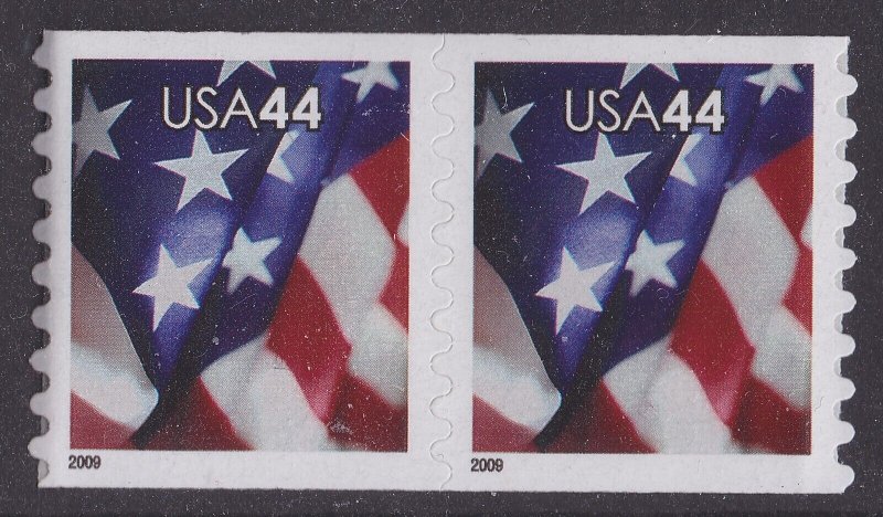 US 4394 Old Glory 44c coil pair AVR MNH 2009