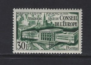 FRANCE - #679 - 1952 STRASBOURG ASSEMBLY HALL MINT STAMP MH