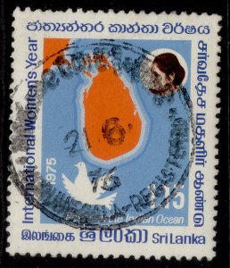 SRI LANKA QEII SG610, 1r 15 international womans year, FINE USED.