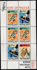 Sc# B670b Netherlands 1992 Children making Music MNH mini sheet CV $4.50