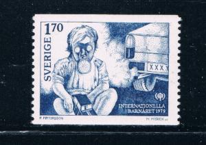 Sweden 1275 MNH Child Gas Mask 1979 (S0764)