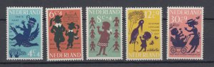 J45933, JL Stamps 1963 netherlands set mnh #b383-7 nursery rhymes