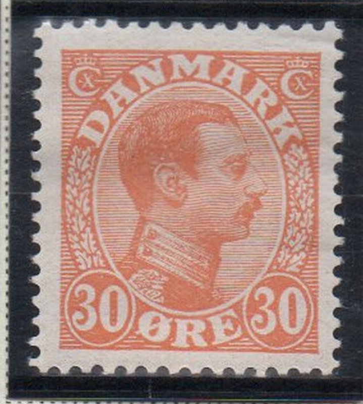 Denmark Sc 112 1921 30 ore orange Christian X  stamp mint